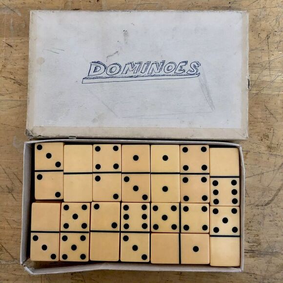 Vintage Butterscotch Dominoes Set of 28 2" x 1"x.4" Made in USA - Picture 2 of 5